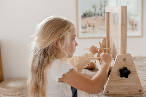 QToys Australia (USA) 4 IN 1 TABLE EASEL